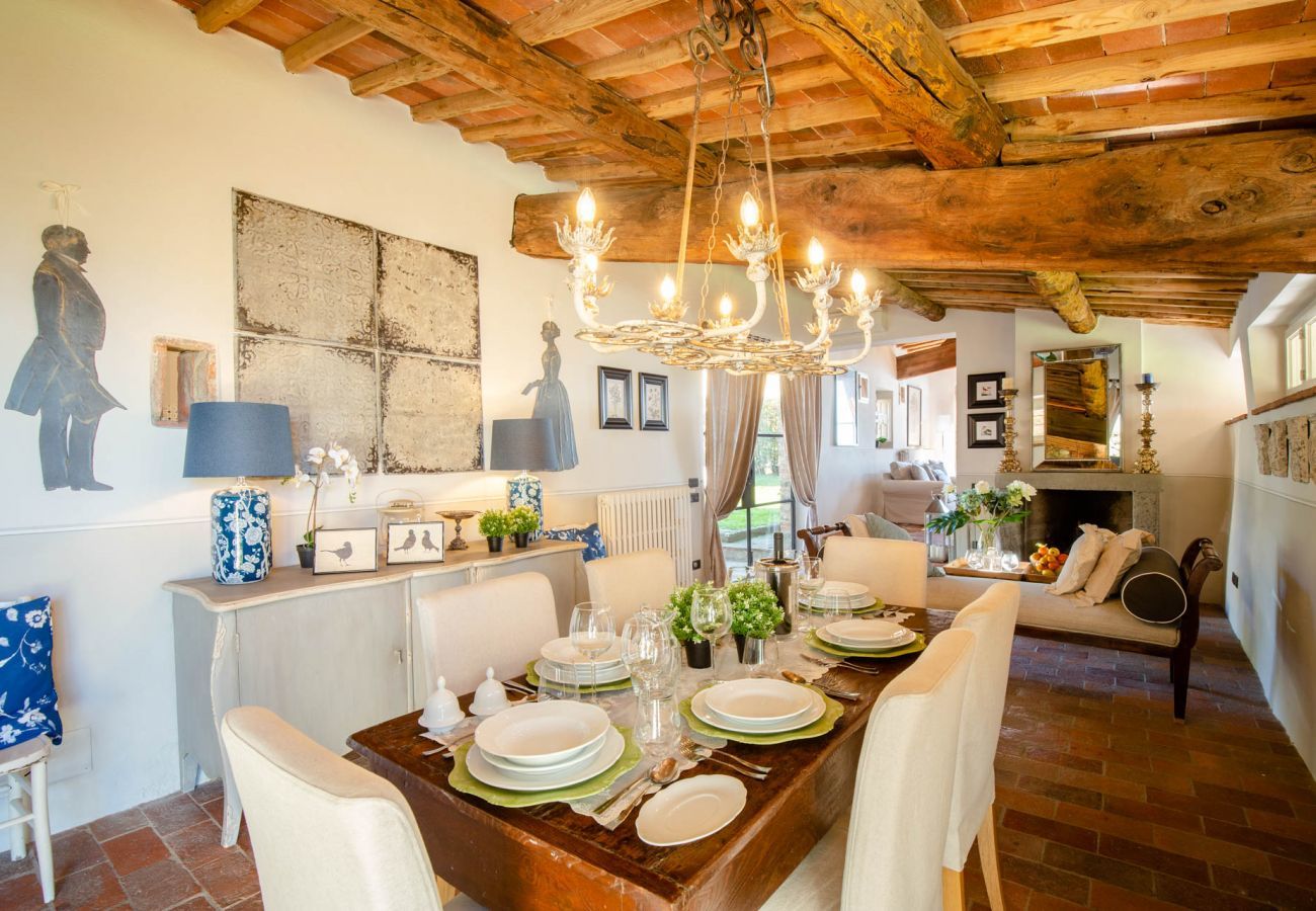 Villa in Capannori - VILLA IL TINAIO Romantic Secluded Farmhouse with Private Pool