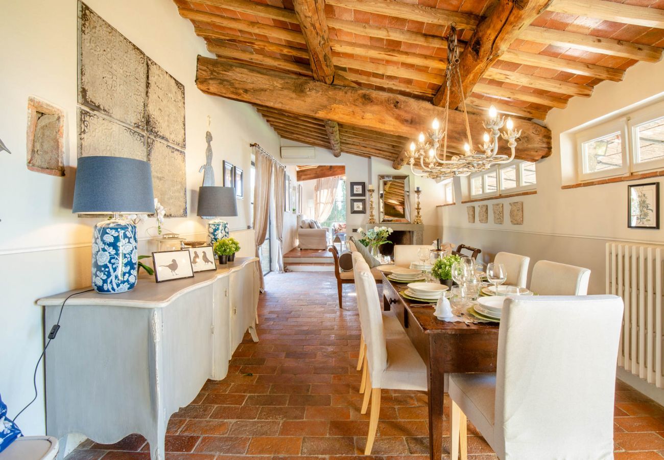 Villa in Capannori - VILLA IL TINAIO Romantic Secluded Farmhouse with Private Pool