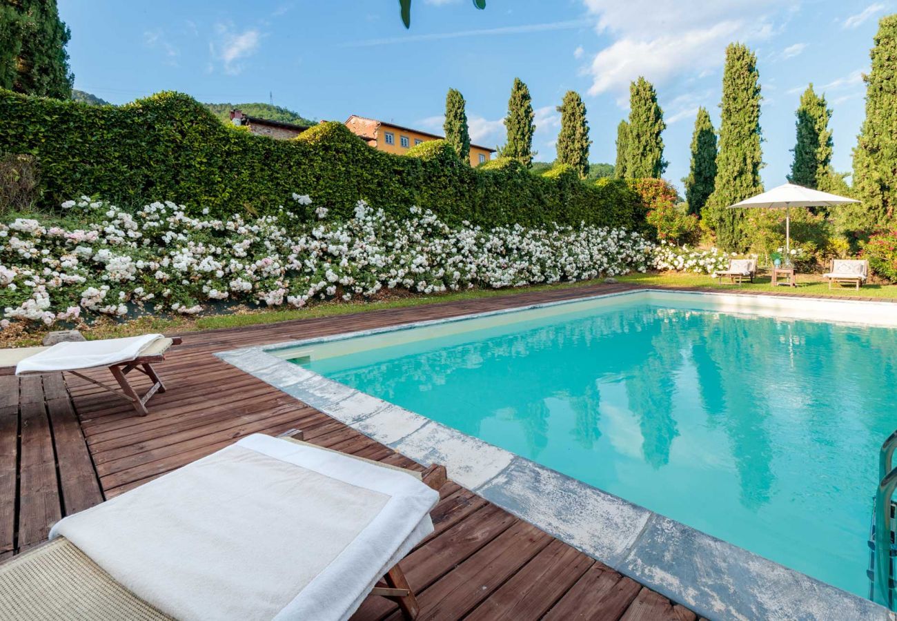 Villa in Capannori - VILLA IL TINAIO Romantic Secluded Farmhouse with Private Pool