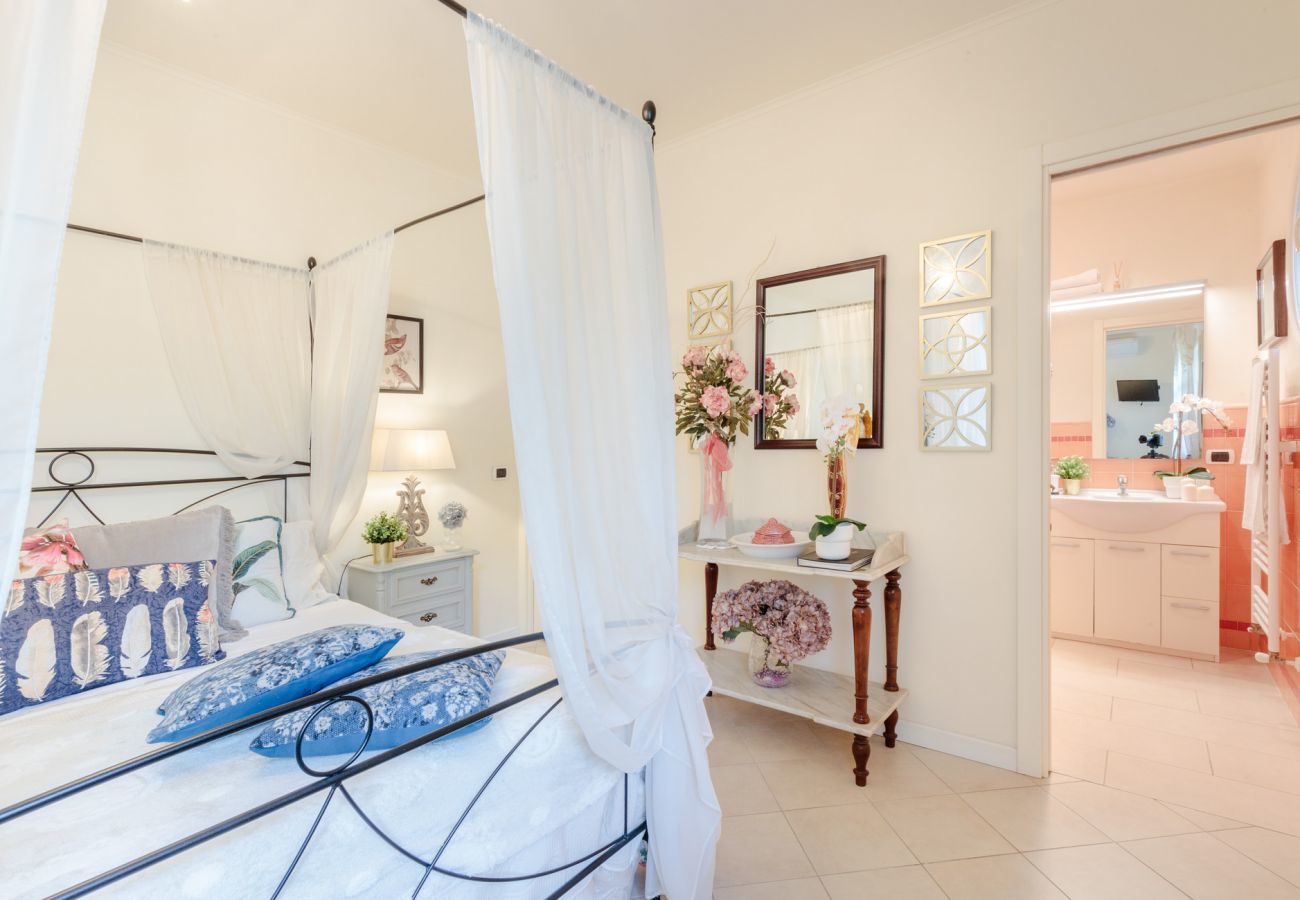 Villa in Segromigno in Monte - VILLA DANA, 4 bedrooms 4 bathrooms Retreat Villa with Private Swimming Pool and SPA