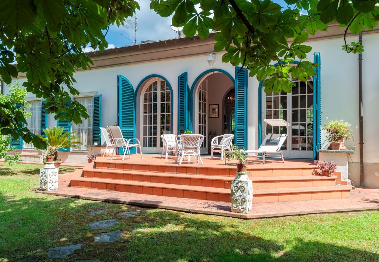 Villa in Capannori - VILLA MARCELLA an Happy Retreat with Magnificent Pool in Marlia by Lucca