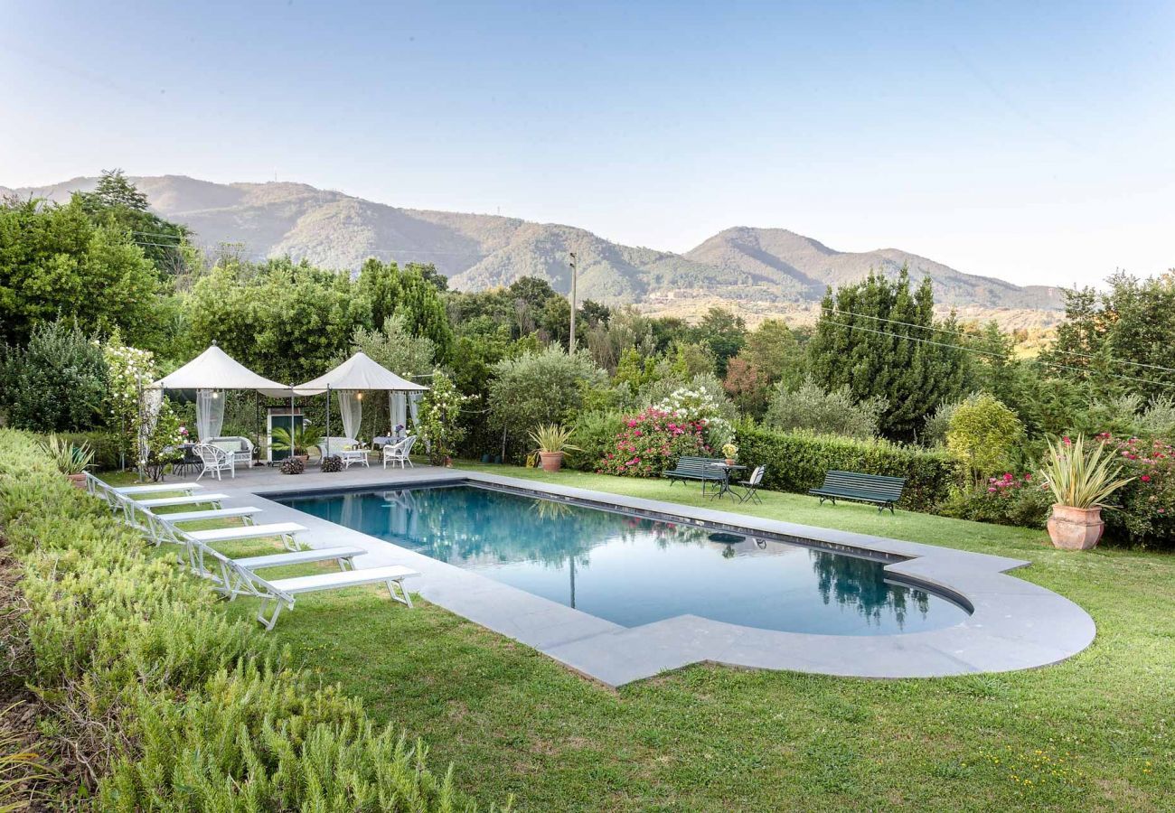 Villa in Capannori - VILLA MARCELLA an Happy Retreat with Magnificent Pool in Marlia by Lucca