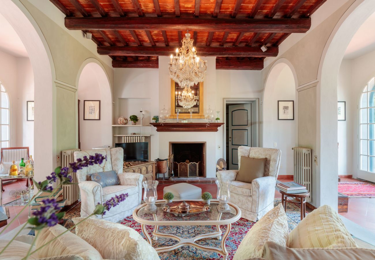 Villa in Capannori - VILLA MARCELLA an Happy Retreat with Magnificent Pool in Marlia by Lucca