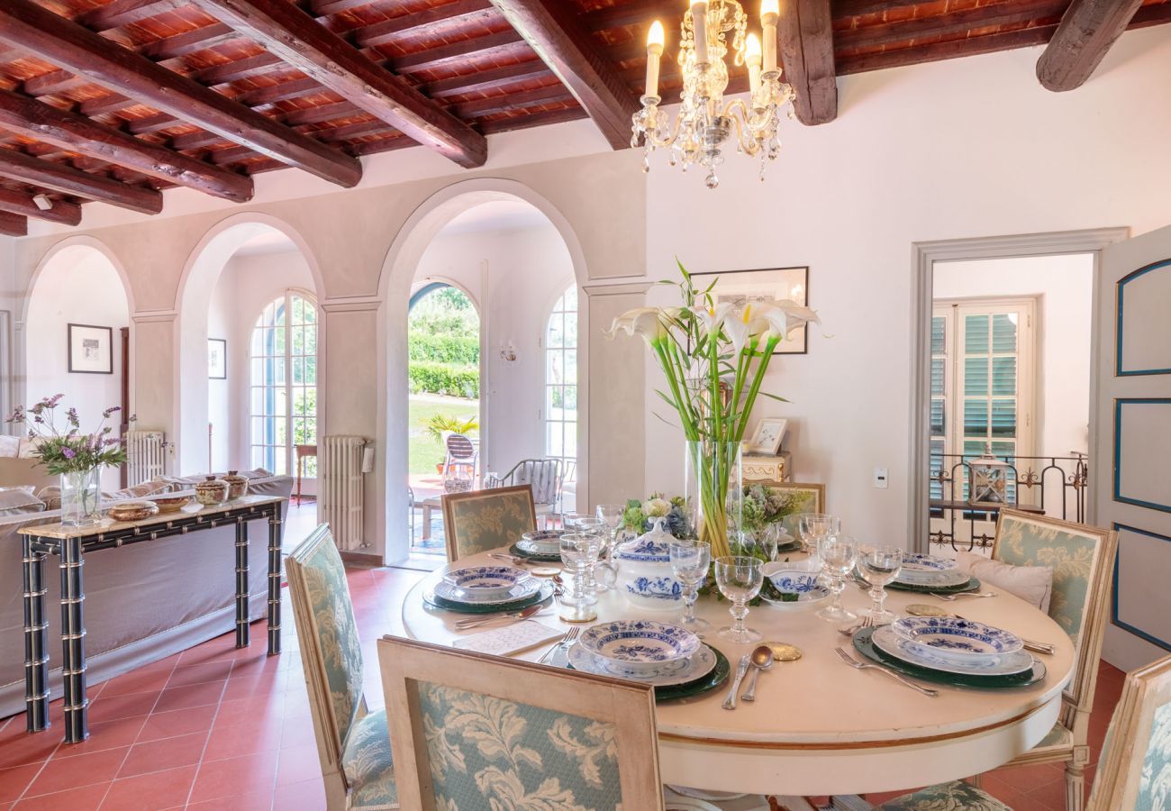 Villa in Capannori - VILLA MARCELLA an Happy Retreat with Magnificent Pool in Marlia by Lucca