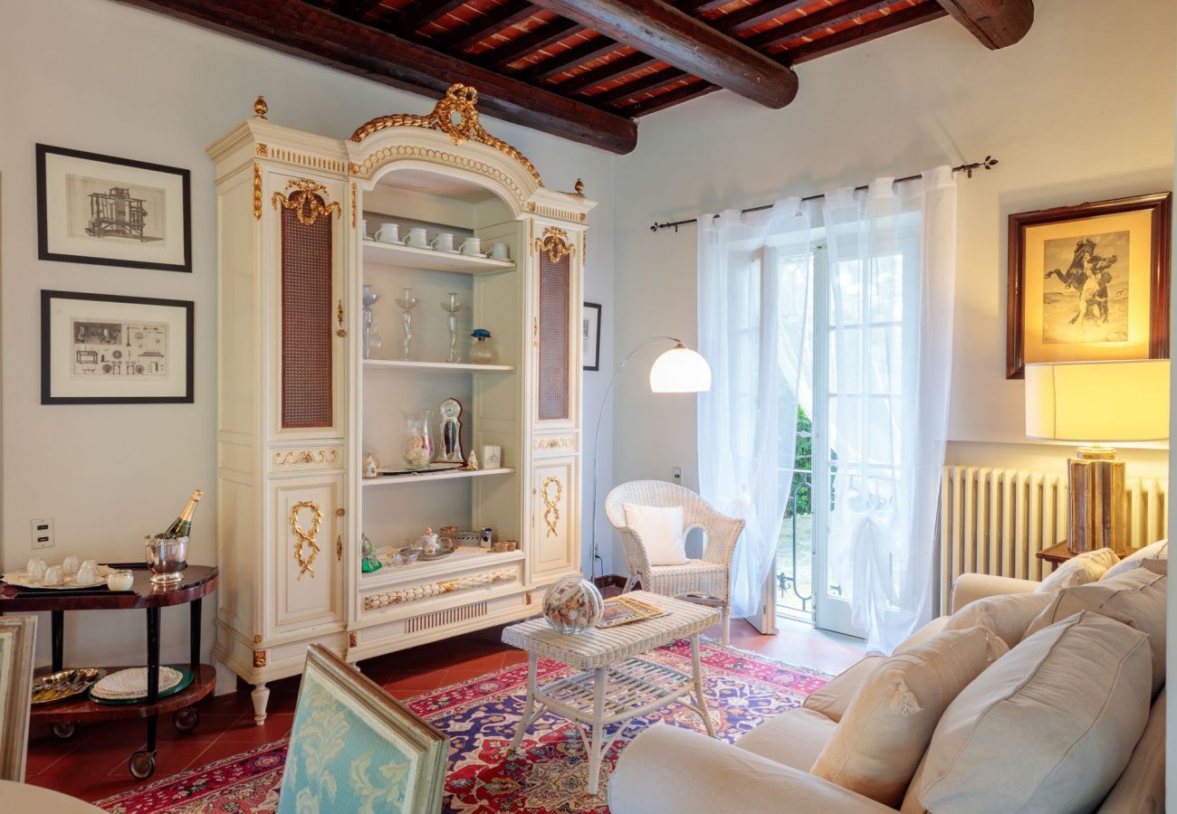 Villa in Capannori - VILLA MARCELLA an Happy Retreat with Magnificent Pool in Marlia by Lucca
