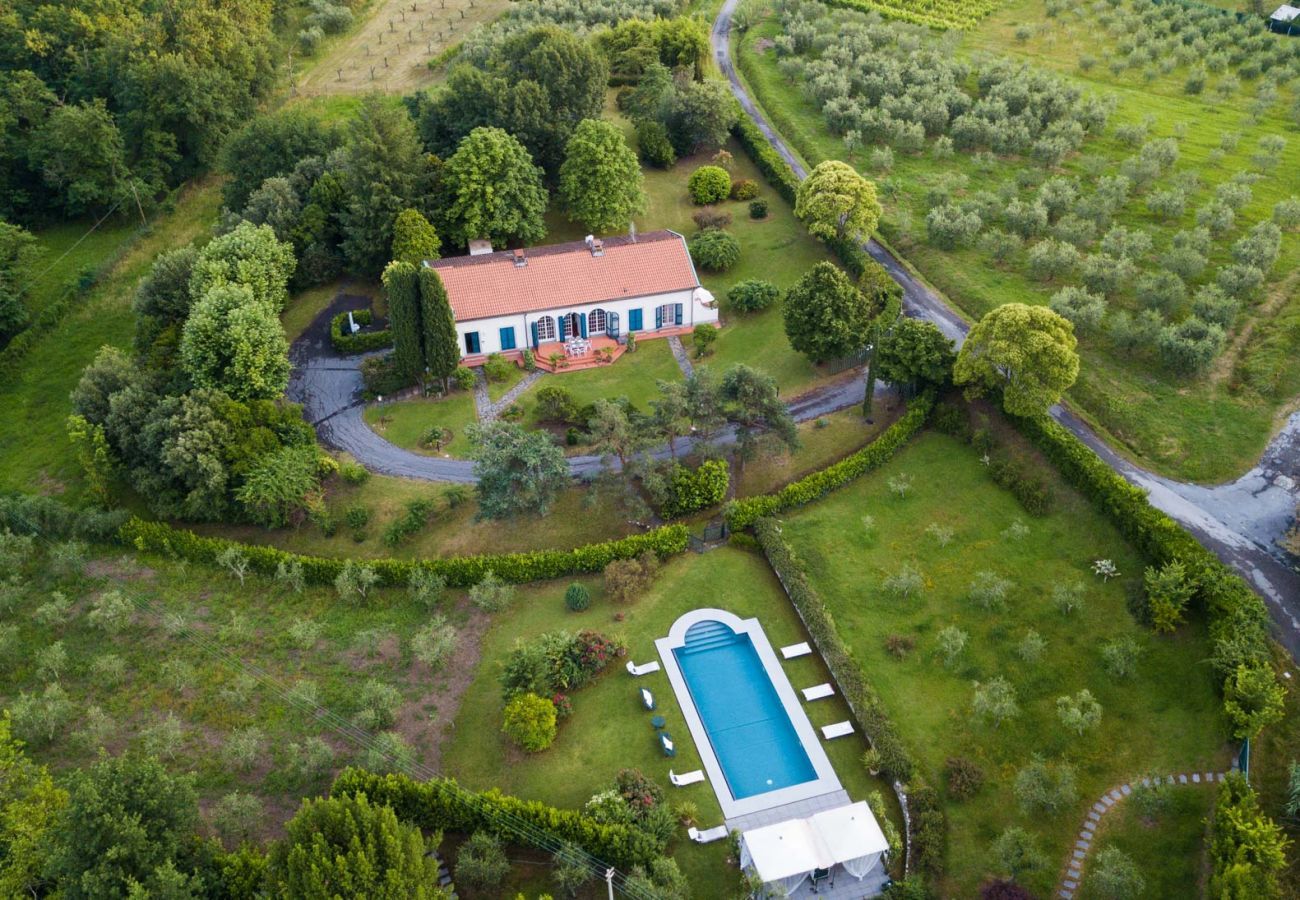 Villa in Capannori - VILLA MARCELLA an Happy Retreat with Magnificent Pool in Marlia by Lucca