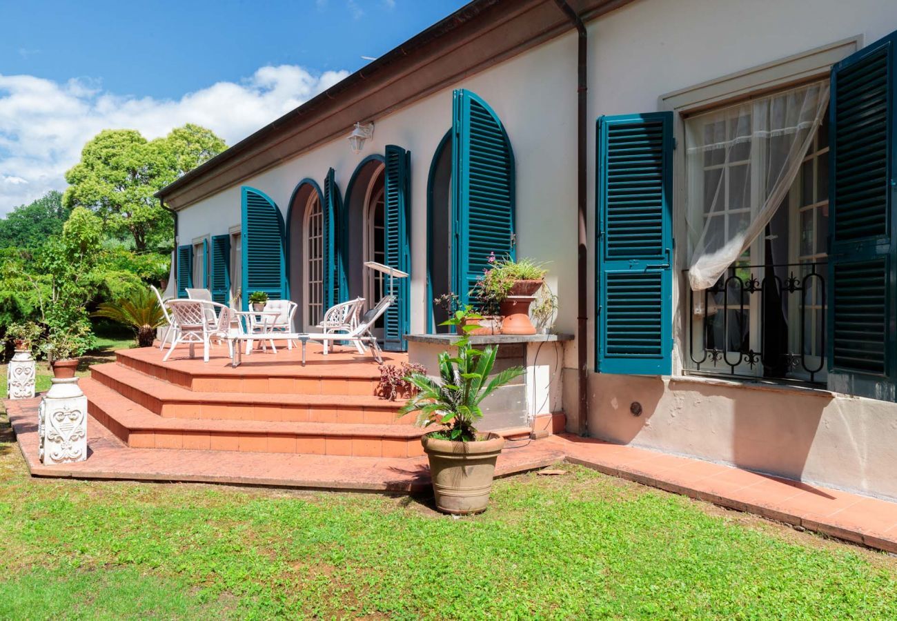 Villa in Capannori - VILLA MARCELLA an Happy Retreat with Magnificent Pool in Marlia by Lucca