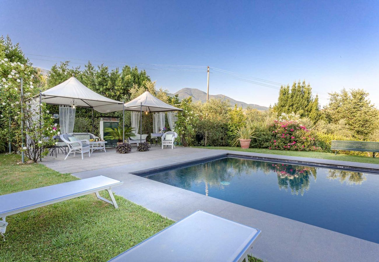 Villa in Capannori - VILLA MARCELLA an Happy Retreat with Magnificent Pool in Marlia by Lucca