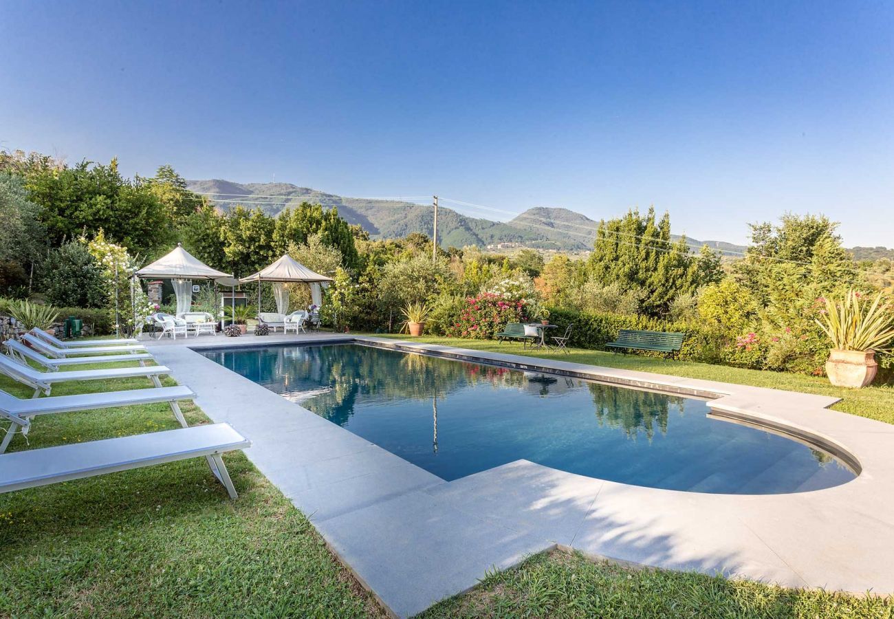 Villa in Capannori - VILLA MARCELLA an Happy Retreat with Magnificent Pool in Marlia by Lucca