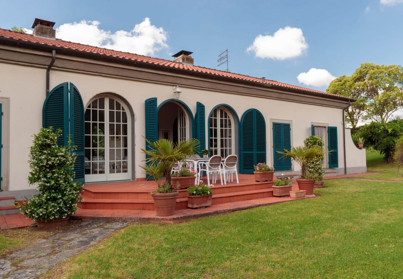 Villa in Capannori - VILLA MARCELLA an Happy Retreat with Magnificent Pool in Marlia by Lucca