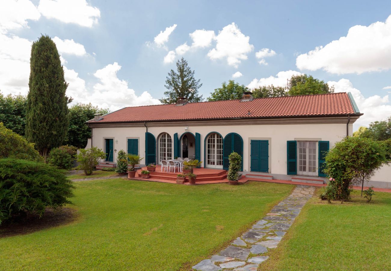Villa in Capannori - VILLA MARCELLA an Happy Retreat with Magnificent Pool in Marlia by Lucca
