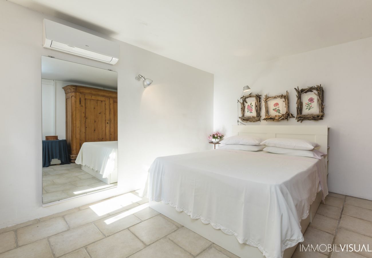 Villa in Golfo Aranci - Villa Relais - exclusive country retreat with seaview pool