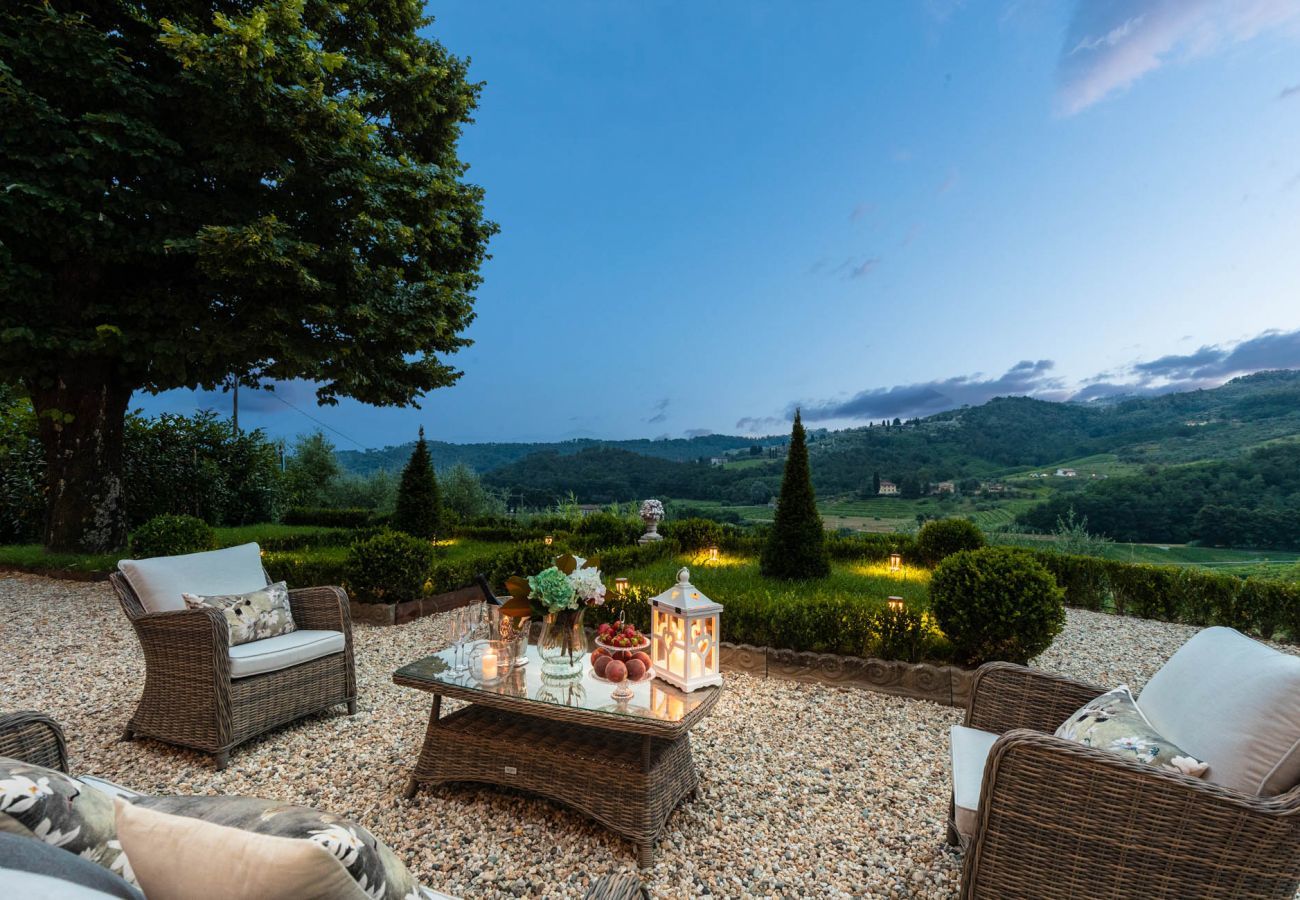 Villa in Lucca - VILLA REGINA, 4 bedrooms and a luxury style among the vineyards by Lucca Town