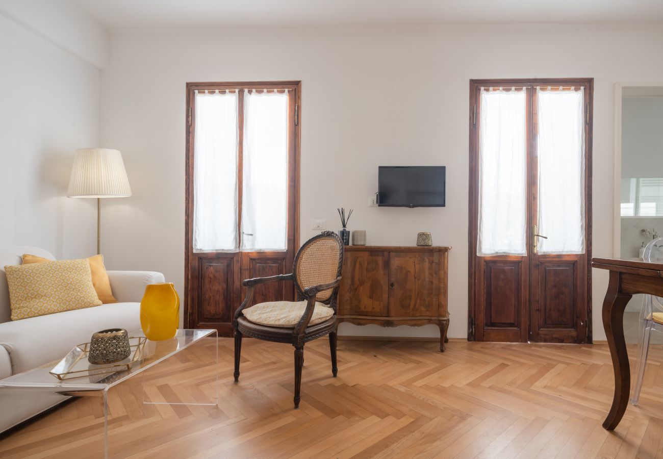 Apartment in Venice - Venetian Palace Terrace Apartment R&R