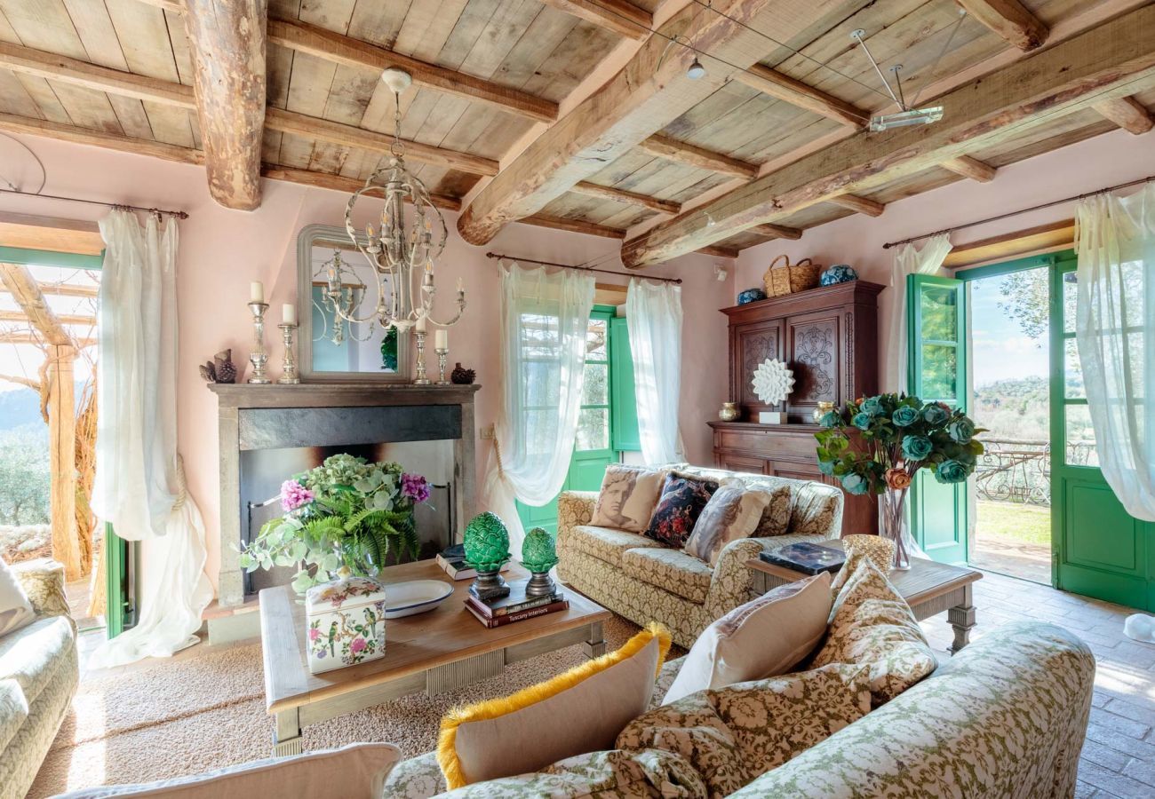 Villa in Lucca - Villa Gufo. The Place to Be. Panoramic Private Pool with a Lucca View and Private Tennis Court