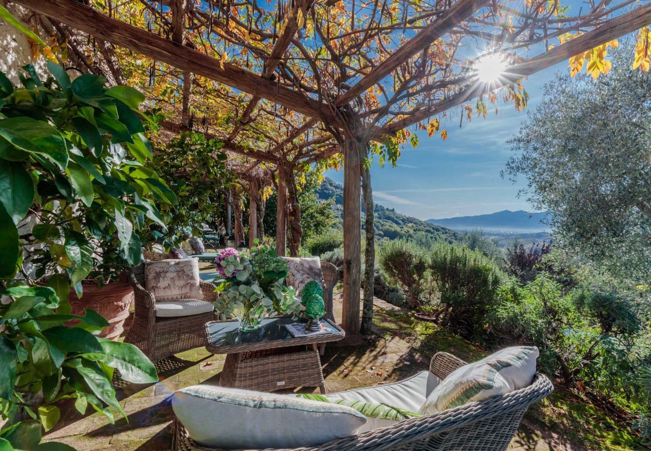 Villa in Lucca - Villa Gufo The Place to Be. Panoramic Private Pool with a Lucca View and Private Tennis Court