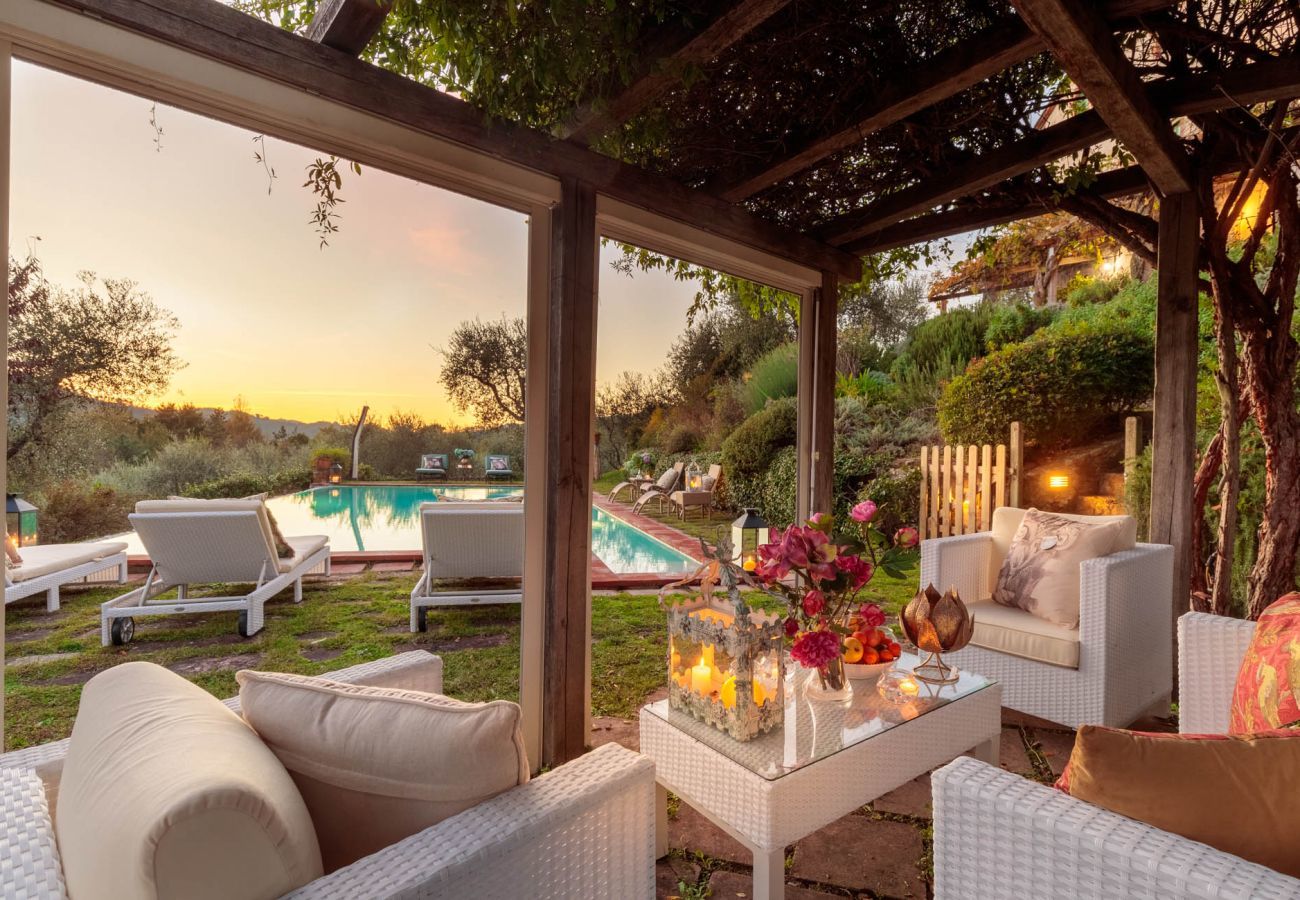 Villa in Lucca - Villa Gufo. The Place to Be. Panoramic Private Pool with a Lucca View and Private Tennis Court