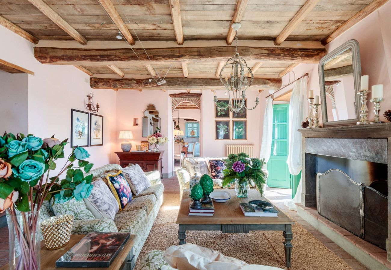 Villa in Lucca - Villa Gufo. The Place to Be. Panoramic Private Pool with a Lucca View and Private Tennis Court