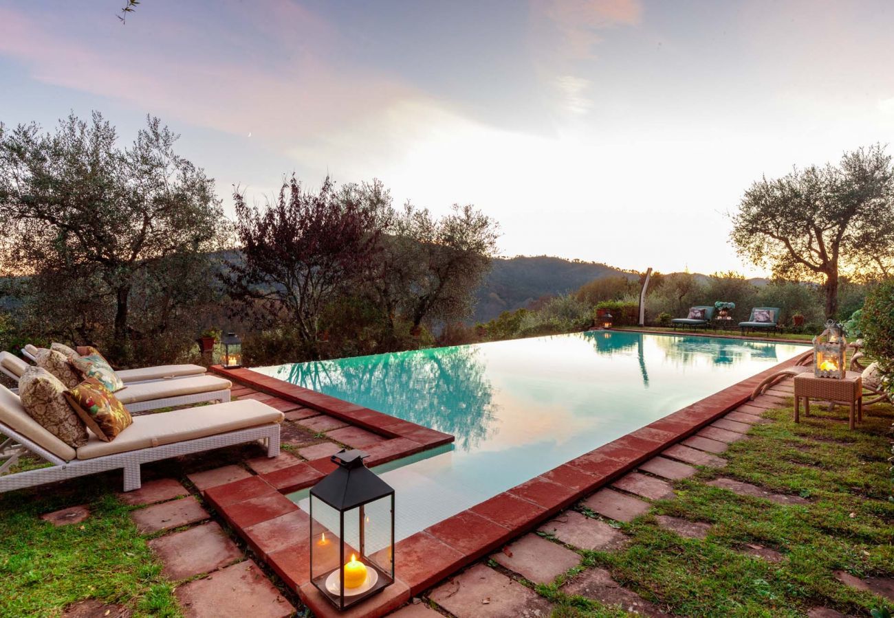 Villa in Lucca - Villa Gufo The Place to Be. Panoramic Private Pool with a Lucca View and Private Tennis Court