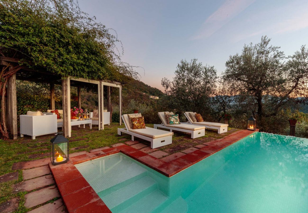 Villa in Lucca - Villa Gufo The Place to Be. Panoramic Private Pool with a Lucca View and Private Tennis Court