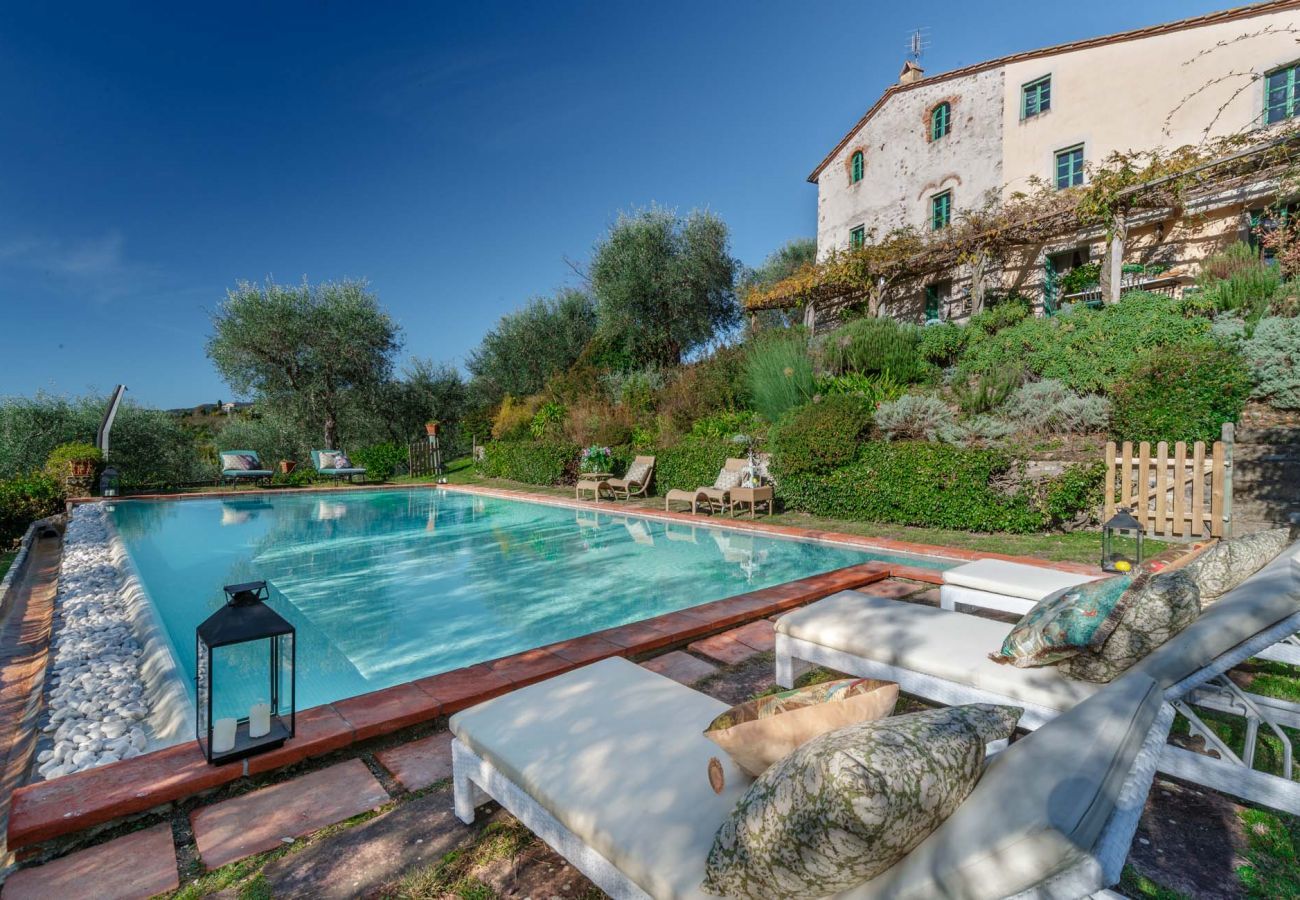 Villa in Lucca - Villa Gufo The Place to Be. Panoramic Private Pool with a Lucca View and Private Tennis Court