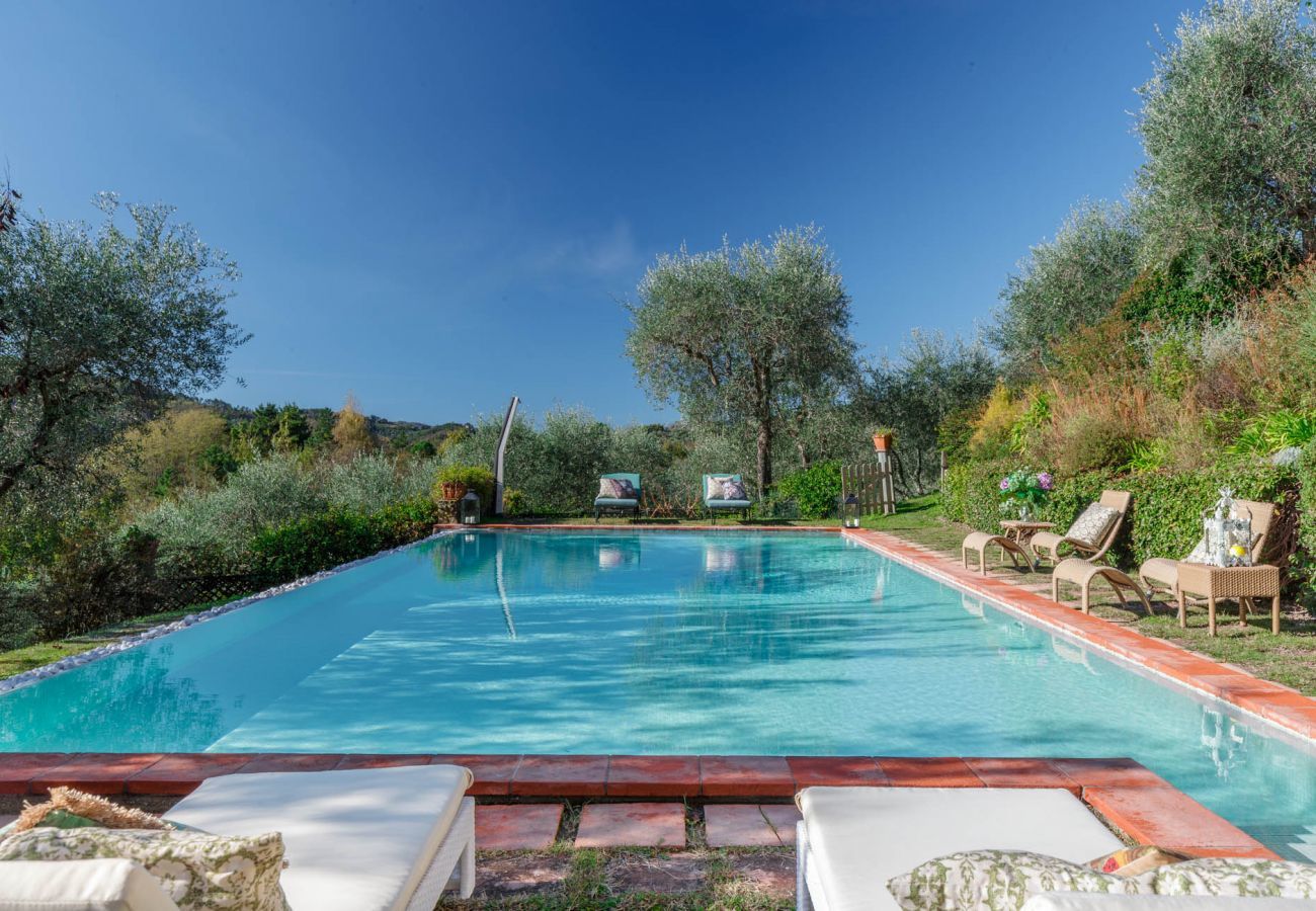 Villa in Lucca - Villa Gufo The Place to Be. Panoramic Private Pool with a Lucca View and Private Tennis Court