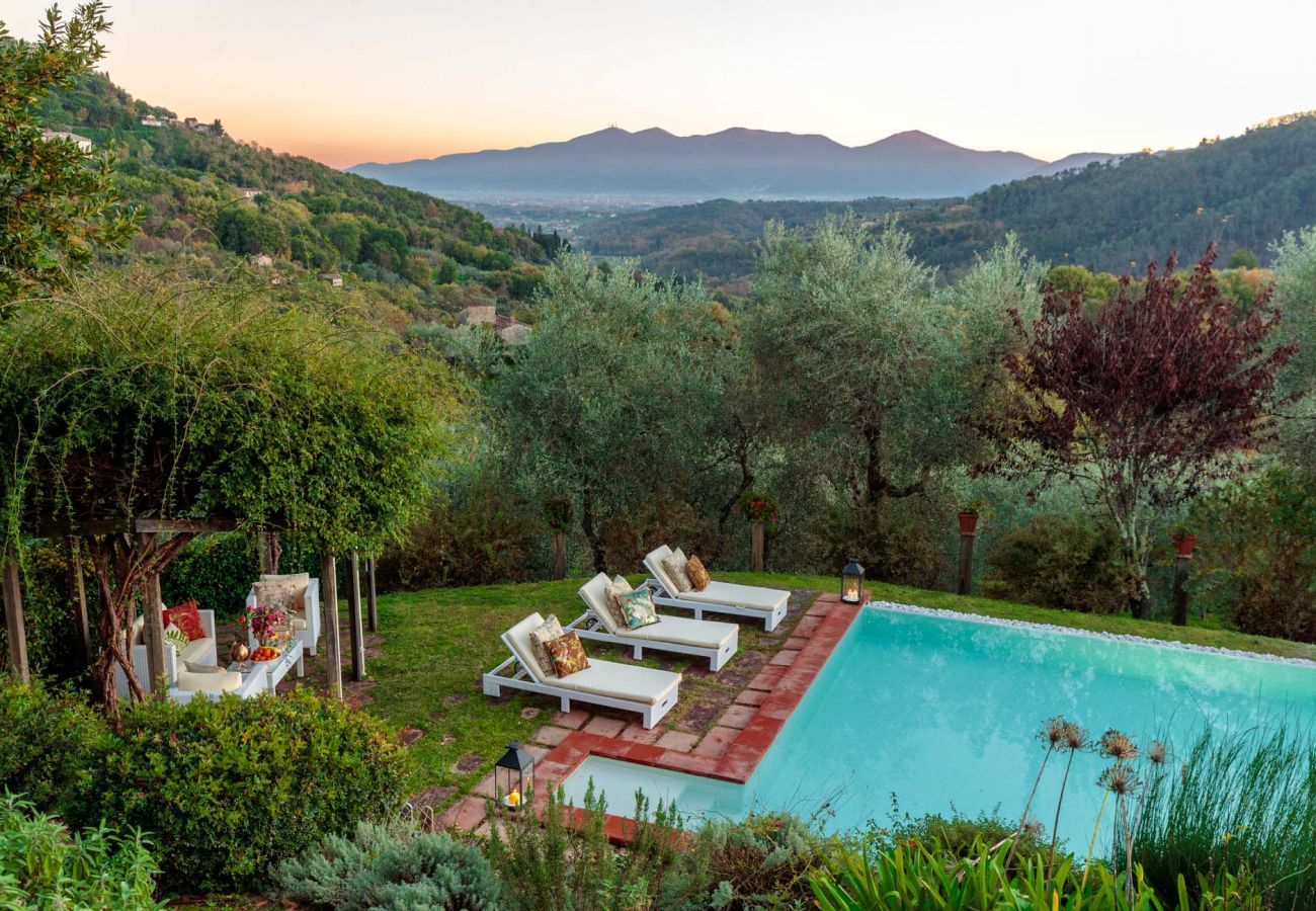 Villa in Lucca - Villa Gufo The Place to Be. Panoramic Private Pool with a Lucca View and Private Tennis Court