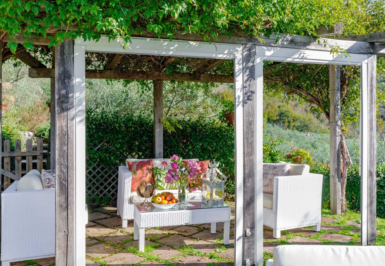 Villa in Lucca - Villa Gufo. The Place to Be. Panoramic Private Pool with a Lucca View and Private Tennis Court