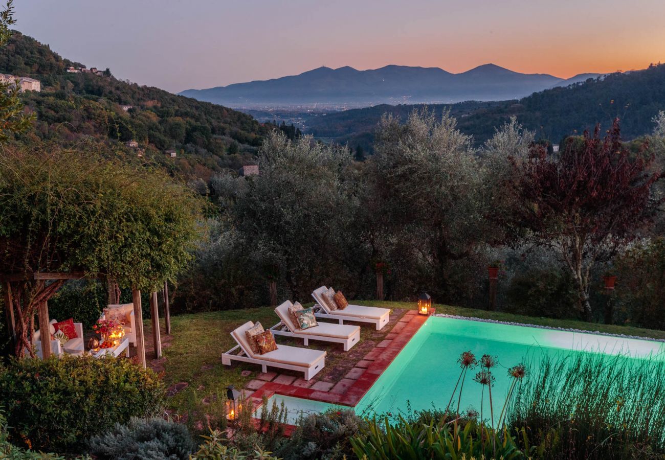 Villa in Lucca - Villa Gufo The Place to Be. Panoramic Private Pool with a Lucca View and Private Tennis Court