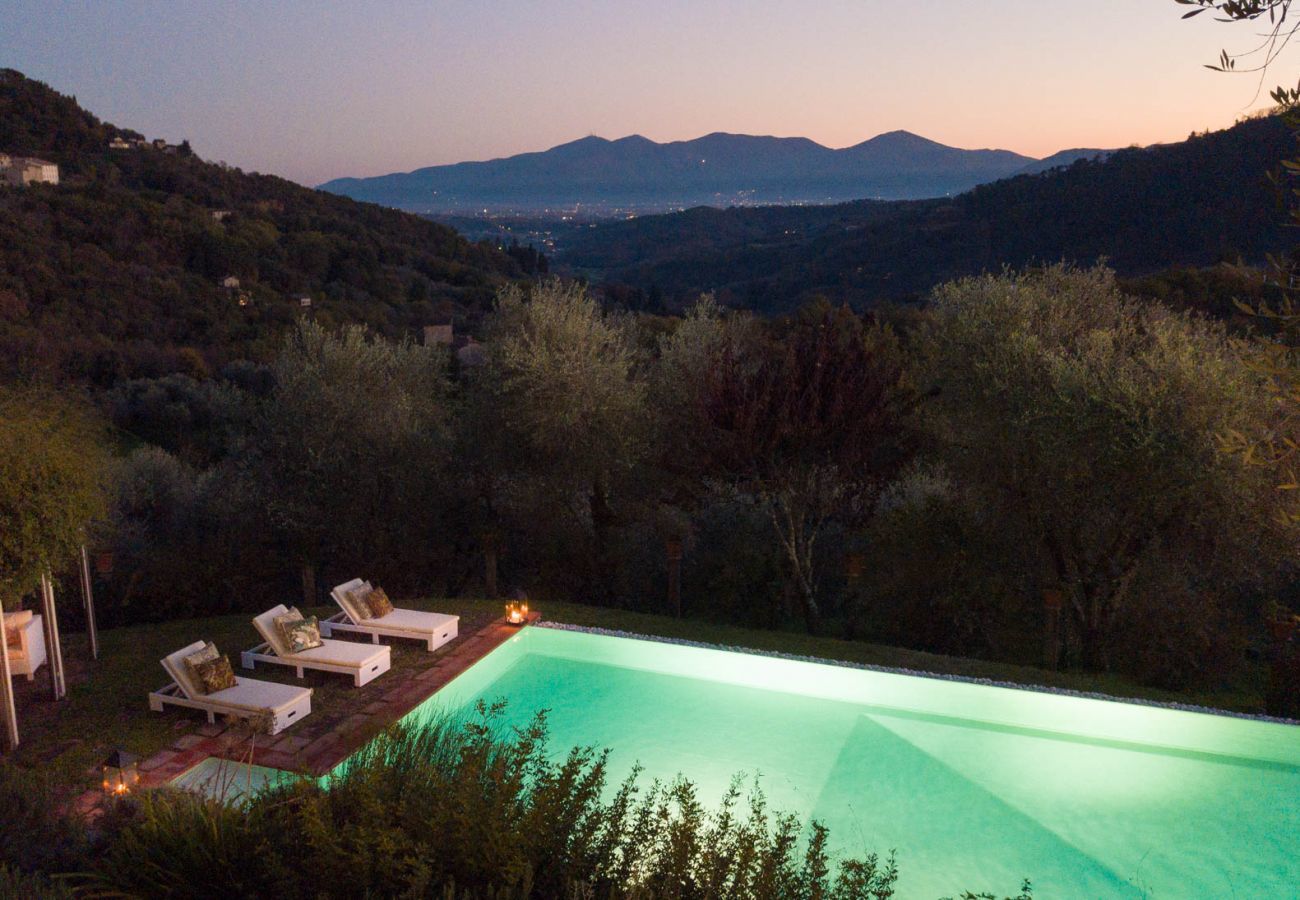 Villa in Lucca - Villa Gufo The Place to Be. Panoramic Private Pool with a Lucca View and Private Tennis Court