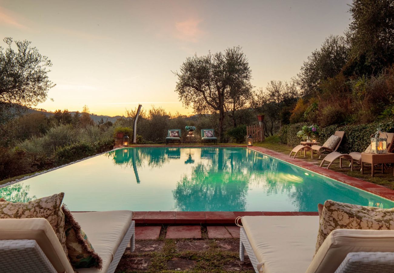 Villa in Lucca - Villa Gufo. The Place to Be. Panoramic Private Pool with a Lucca View and Private Tennis Court