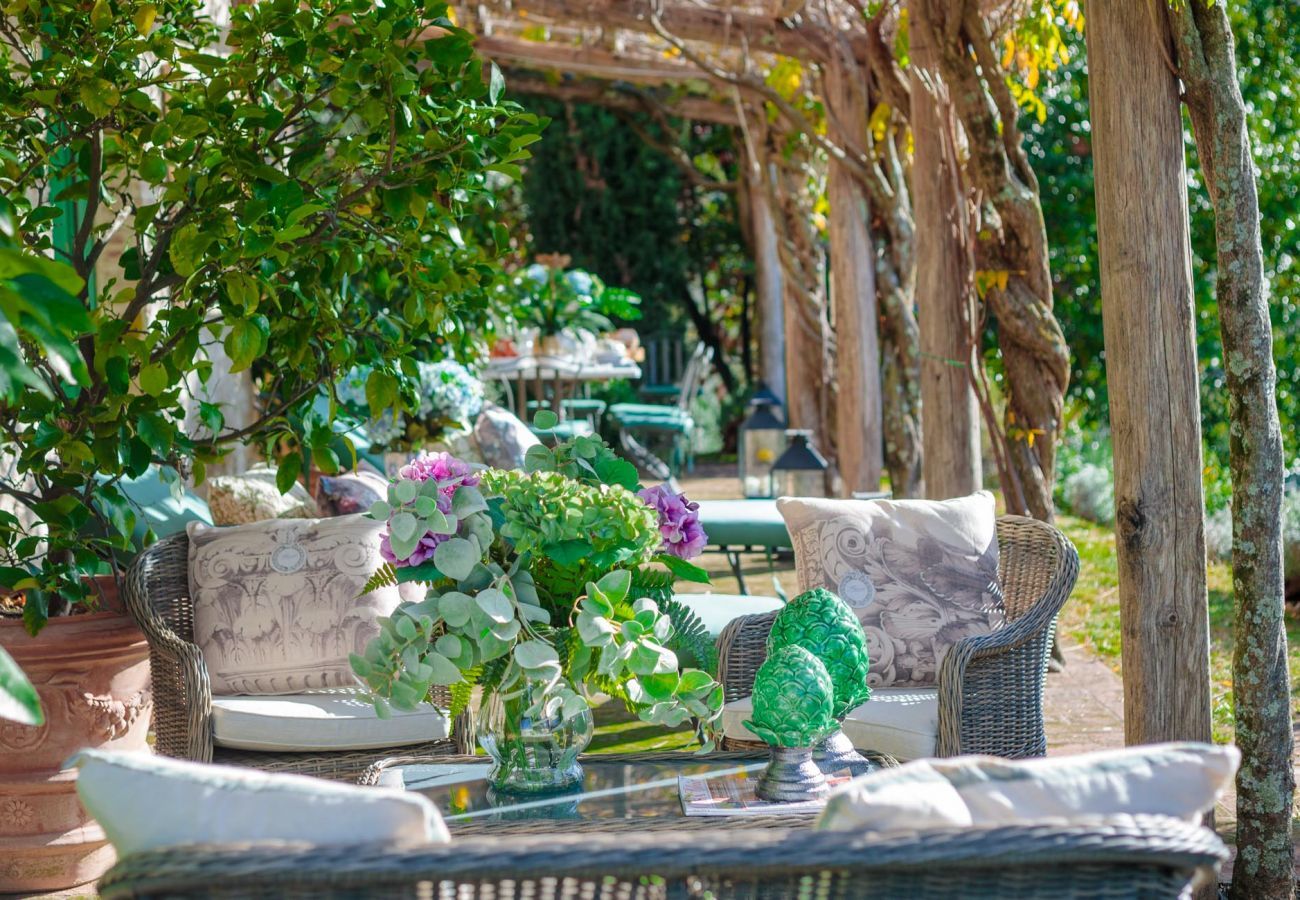 Villa in Lucca - Villa Gufo. The Place to Be. Panoramic Private Pool with a Lucca View and Private Tennis Court