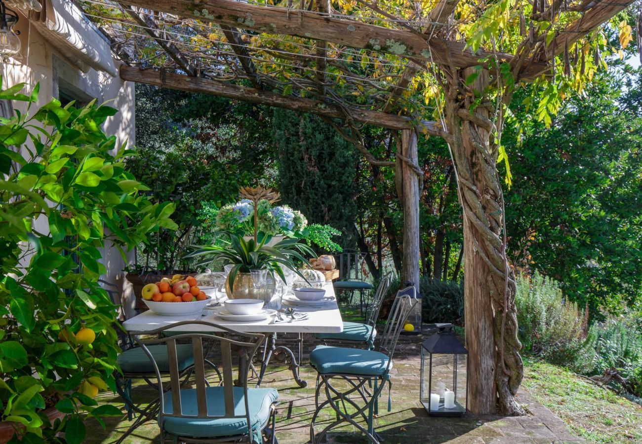 Villa in Lucca - Villa Gufo. The Place to Be. Panoramic Private Pool with a Lucca View and Private Tennis Court