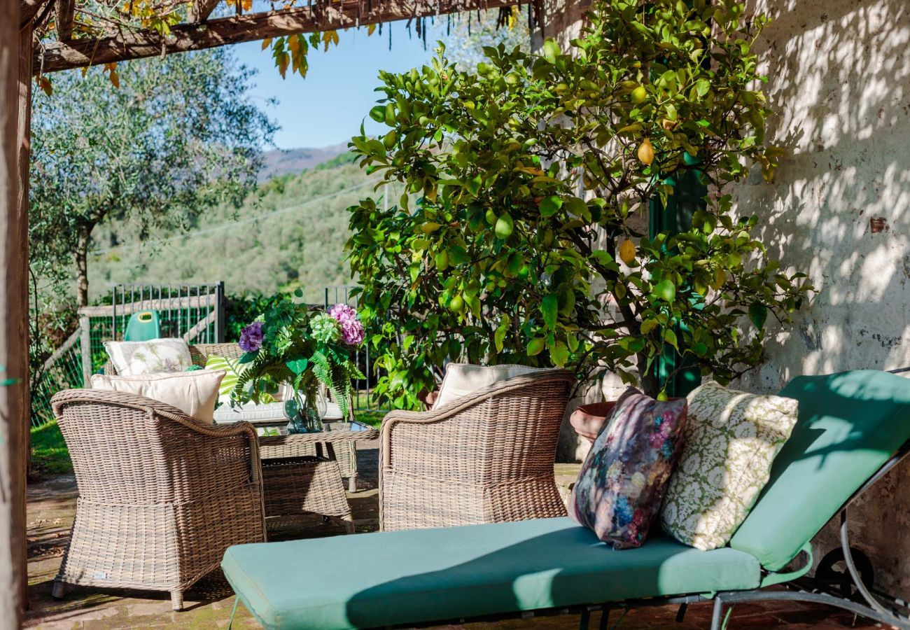 Villa in Lucca - Villa Gufo. The Place to Be. Panoramic Private Pool with a Lucca View and Private Tennis Court
