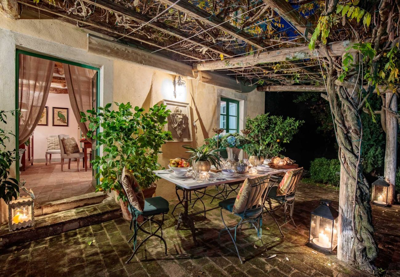 Villa in Lucca - Villa Gufo. The Place to Be. Panoramic Private Pool with a Lucca View and Private Tennis Court