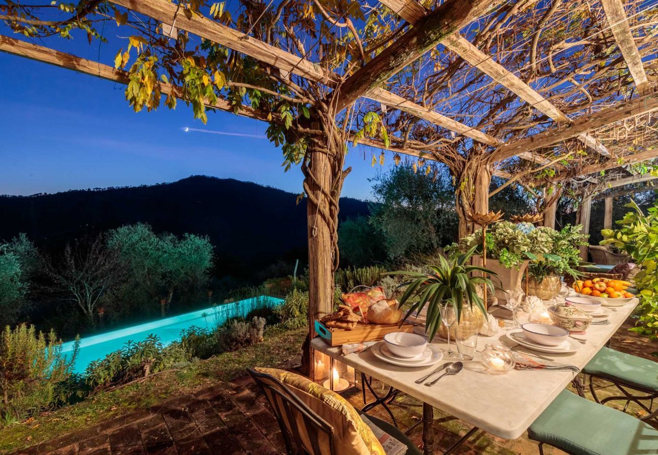 Villa in Lucca - Villa Gufo The Place to Be. Panoramic Private Pool with a Lucca View and Private Tennis Court