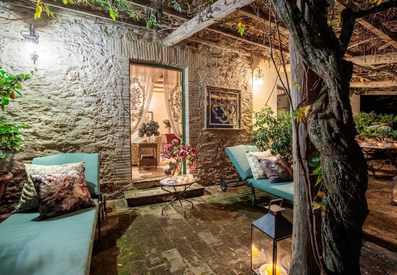 Villa in Lucca - Villa Gufo. The Place to Be. Panoramic Private Pool with a Lucca View and Private Tennis Court