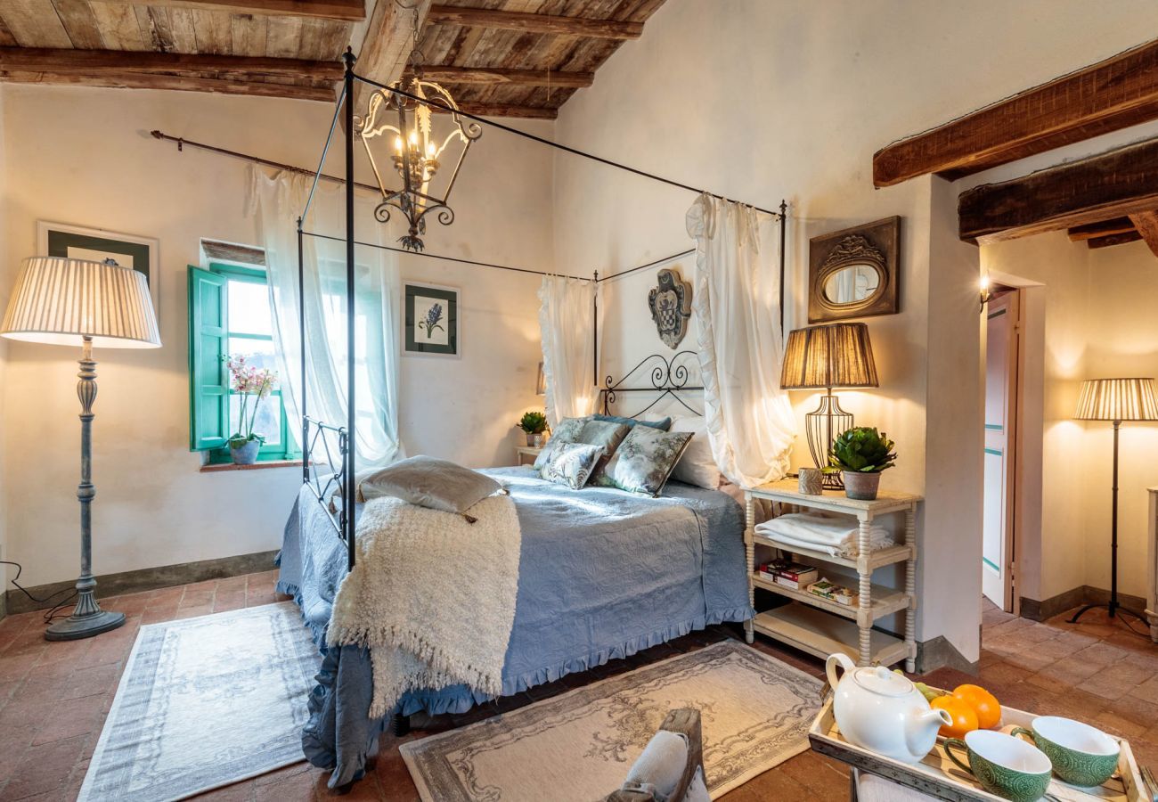 Villa in Lucca - Villa Gufo. The Place to Be. Panoramic Private Pool with a Lucca View and Private Tennis Court