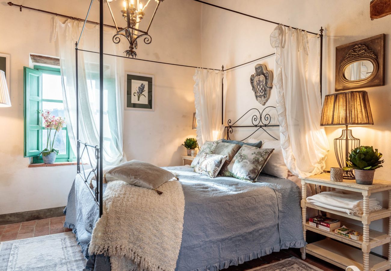 Villa in Lucca - Villa Gufo. The Place to Be. Panoramic Private Pool with a Lucca View and Private Tennis Court
