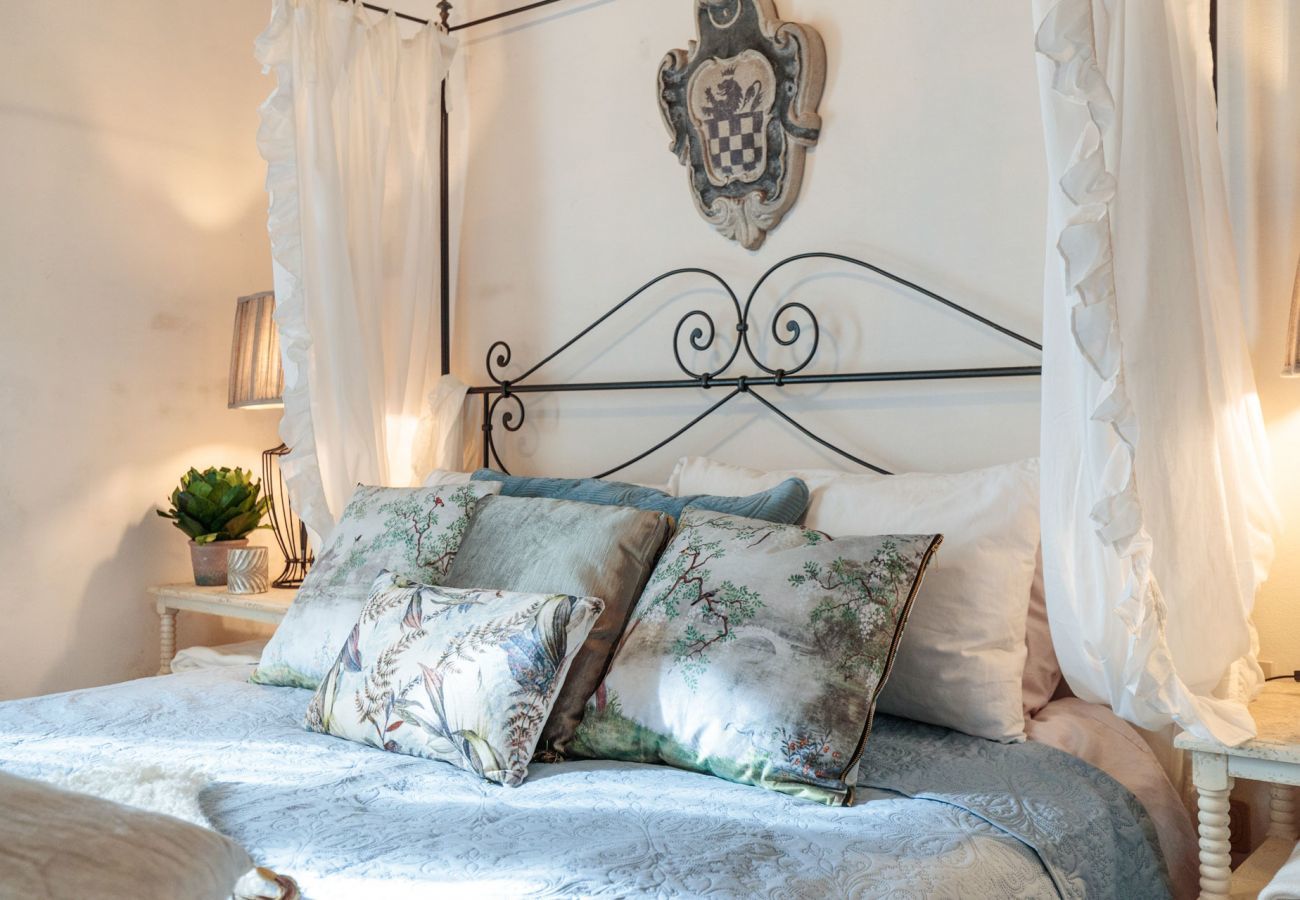 Villa in Lucca - Villa Gufo. The Place to Be. Panoramic Private Pool with a Lucca View and Private Tennis Court