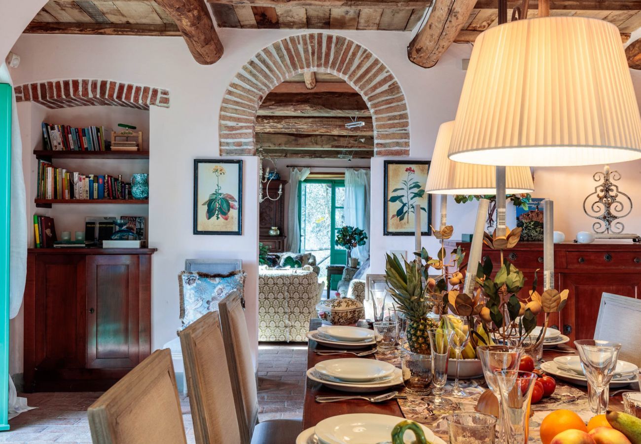 Villa in Lucca - Villa Gufo. The Place to Be. Panoramic Private Pool with a Lucca View and Private Tennis Court