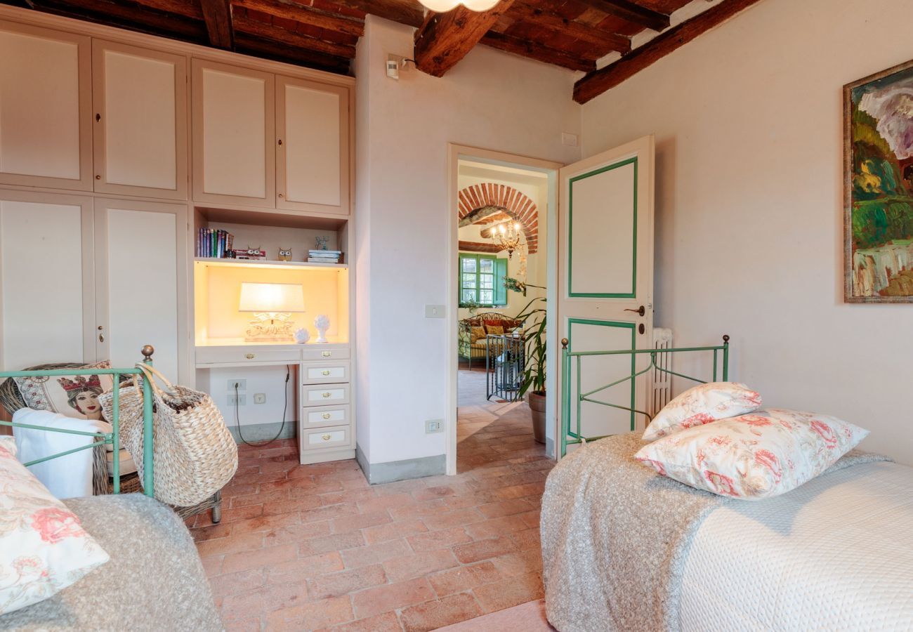 Villa in Lucca - Villa Gufo The Place to Be. Panoramic Private Pool with a Lucca View and Private Tennis Court