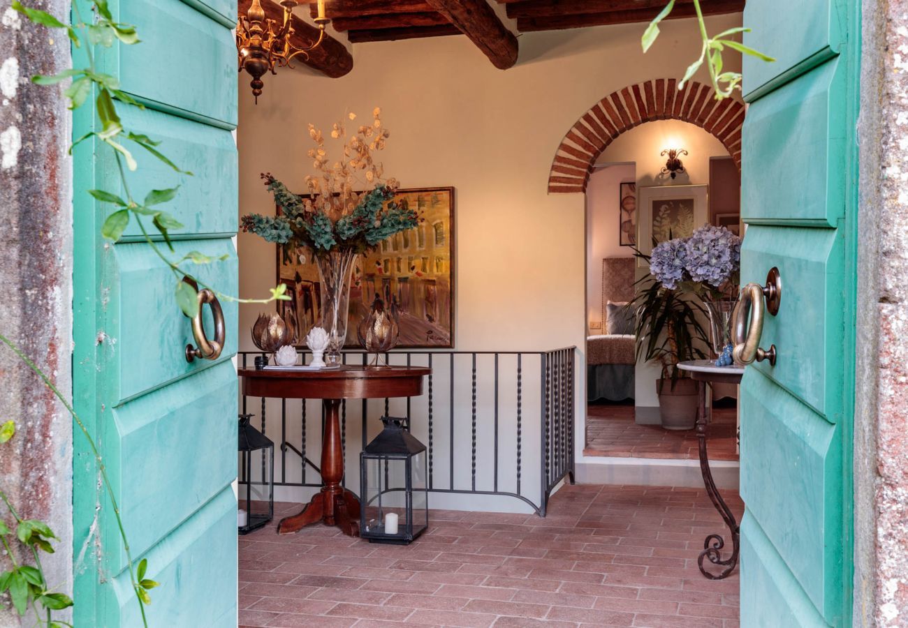 Villa in Lucca - Villa Gufo. The Place to Be. Panoramic Private Pool with a Lucca View and Private Tennis Court