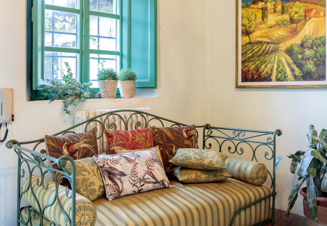 Villa in Lucca - Villa Gufo. The Place to Be. Panoramic Private Pool with a Lucca View and Private Tennis Court
