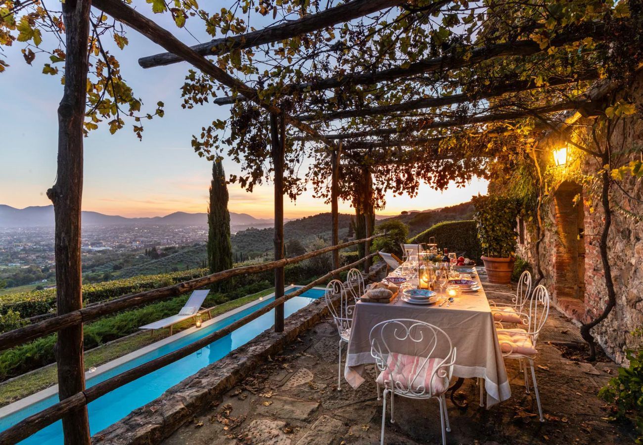 Villa in Matraia - Villa SunKiss: Traditional Stone Farmhouse Villa, Private Pool, Panorama and a Lot of Character in Lucca