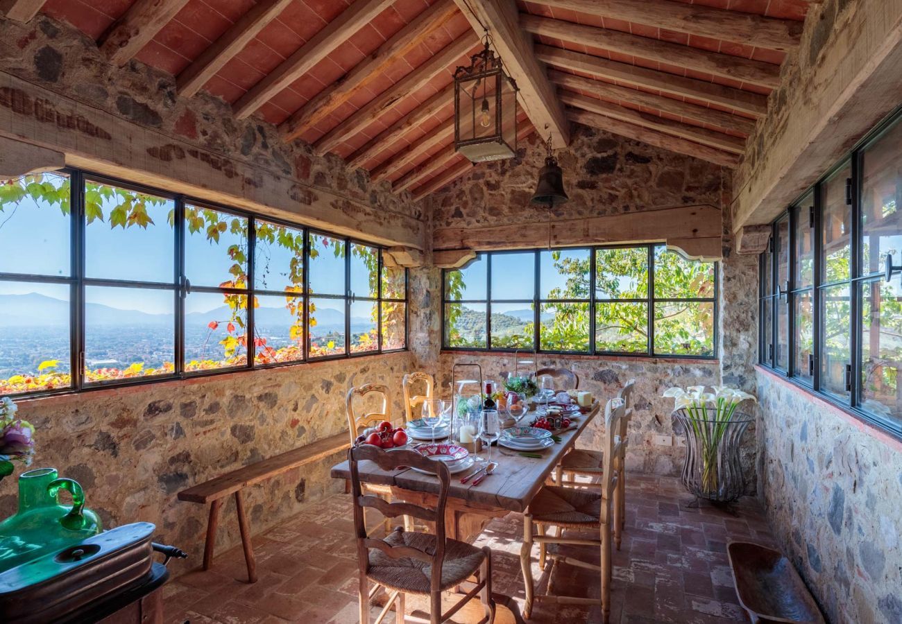 Villa in Matraia - Villa SunKiss: Traditional Stone Farmhouse Villa, Private Pool, Panorama and a Lot of Character in Lucca