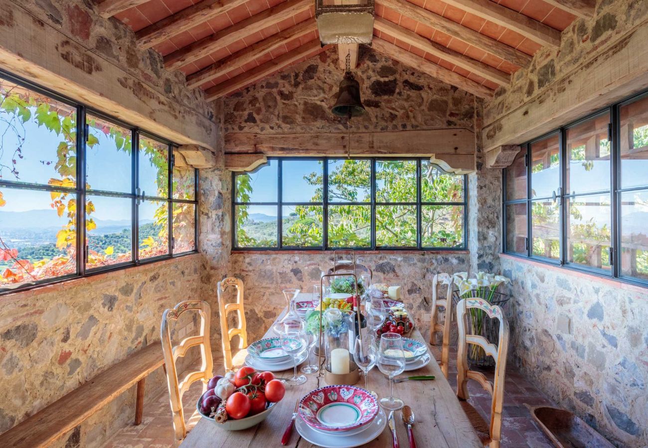 Villa in Matraia - Villa SunKiss: Traditional Stone Farmhouse Villa, Private Pool, Panorama and a Lot of Character in Lucca