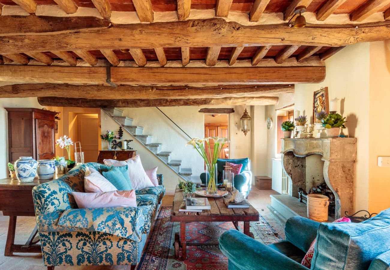 Villa in Matraia - Villa SunKiss: Traditional Stone Farmhouse Villa, Private Pool, Panorama and a Lot of Character in Lucca