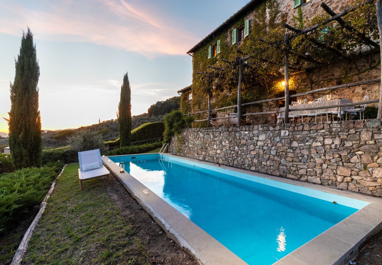Villa in Matraia - Villa SunKiss: Traditional Stone Farmhouse Villa, Private Pool, Panorama and a Lot of Character in Lucca