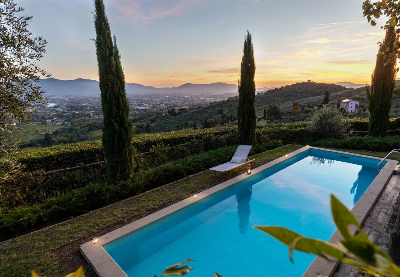 Villa in Matraia - Villa SunKiss: Traditional Stone Farmhouse Villa, Private Pool, Panorama and a Lot of Character in Lucca